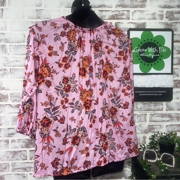 Candace Cameron Bure Pink Blouse Elegant and Versatile - Picture 3 of 6